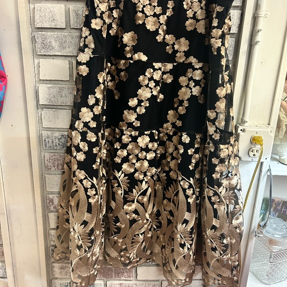 Linea Ladies size 1xp Embroidered Skirt Black Gold - Picture 9 of 9